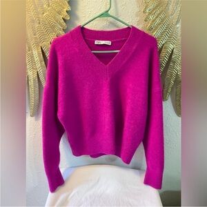 Zara Soft V-Neck Sweater in Hot Pink Fuchsia Size Medium Ribbed Trim
